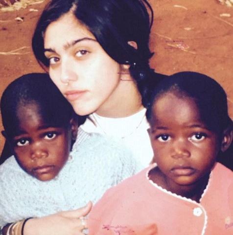 Madonna Afrikalı ikizleri evlat edindi