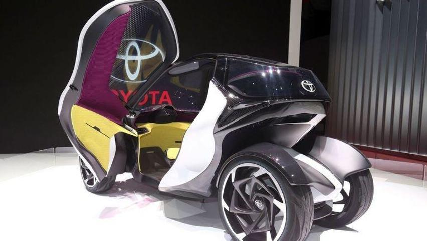Toyotanın fütüristik tasarımı i-TRIL