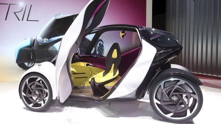 Toyotanın fütüristik tasarımı i-TRIL