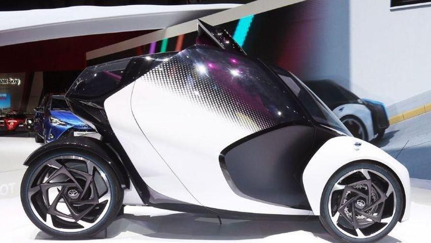 Toyotanın fütüristik tasarımı i-TRIL