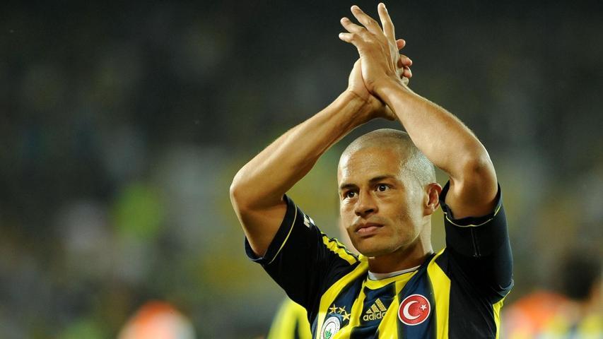 Alex de Souza yüzde 70 Türk çıktı: Uzaktan kumandayı streçle kaplıyor