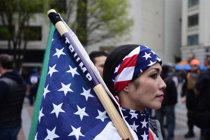 Trumpın destekçilerinden antikomünist protesto