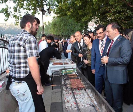 Sokak lezzetleri festivali renkli görüntülere sahne oldu