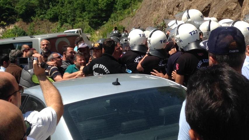 Son dakika... Yuvacık Barajı çevresindeki tesislerin yıkımında biber gazlı müdahale