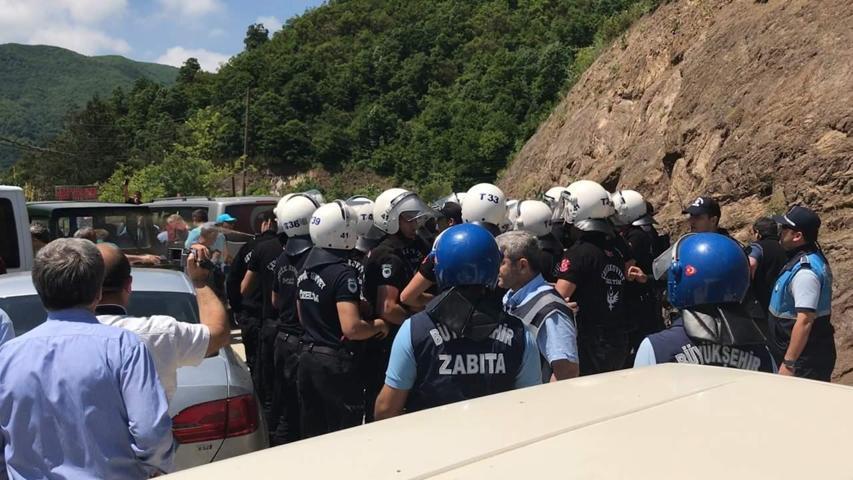 Son dakika... Yuvacık Barajı çevresindeki tesislerin yıkımında biber gazlı müdahale