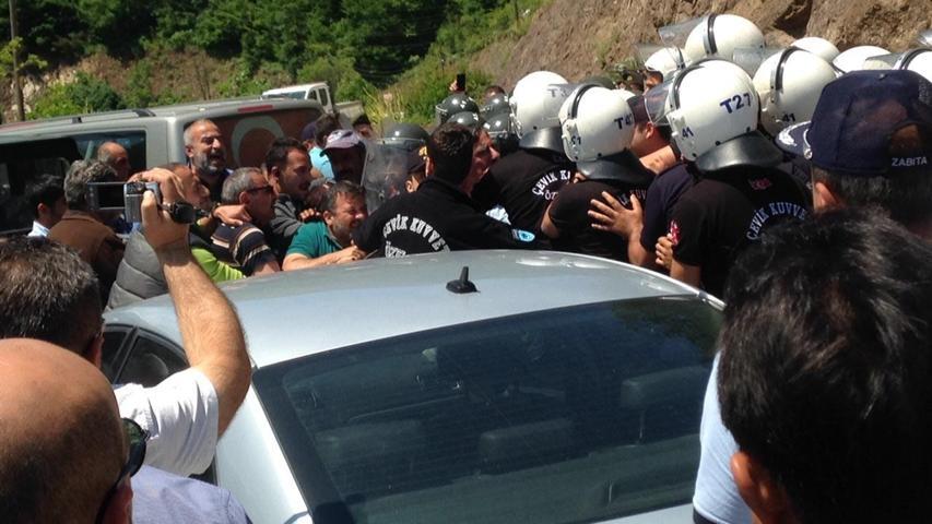 Son dakika... Yuvacık Barajı çevresindeki tesislerin yıkımında biber gazlı müdahale