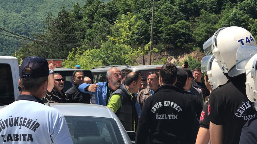 Son dakika... Yuvacık Barajı çevresindeki tesislerin yıkımında biber gazlı müdahale