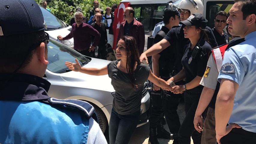 Son dakika... Yuvacık Barajı çevresindeki tesislerin yıkımında biber gazlı müdahale