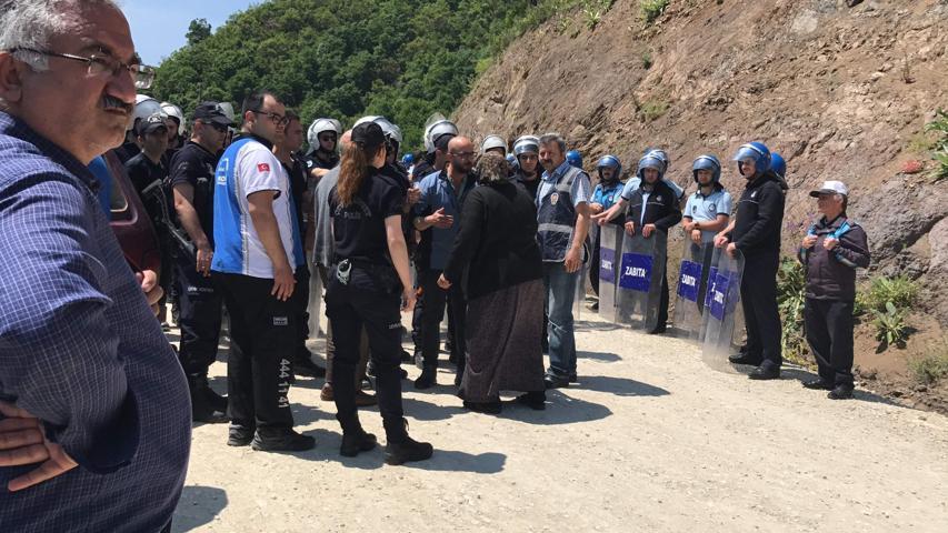 Son dakika... Yuvacık Barajı çevresindeki tesislerin yıkımında biber gazlı müdahale