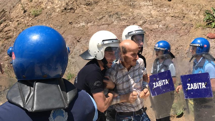 Son dakika... Yuvacık Barajı çevresindeki tesislerin yıkımında biber gazlı müdahale