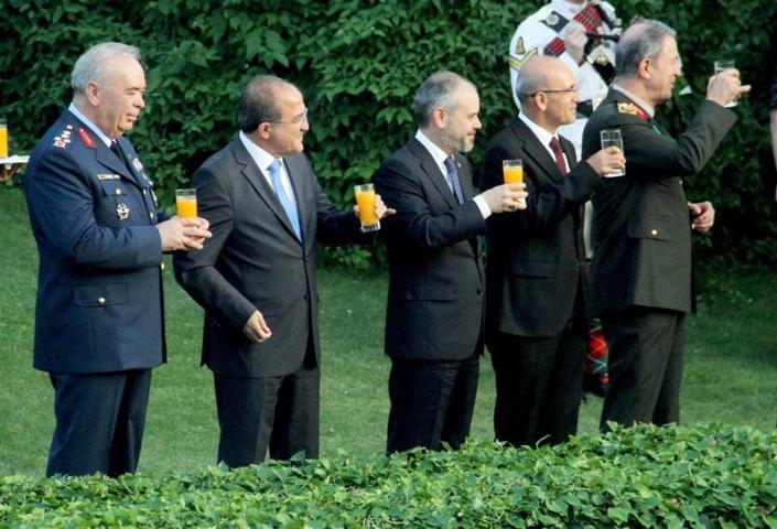 Kraliçe Elizabeth’in 91. doğum günü Ankara’da kutlandı