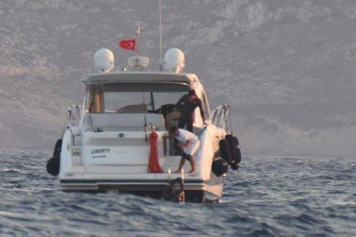 Kıvanç Tatlıtuğ ve Çağatay Ulusoy sahil güvenliği alarma geçirdi