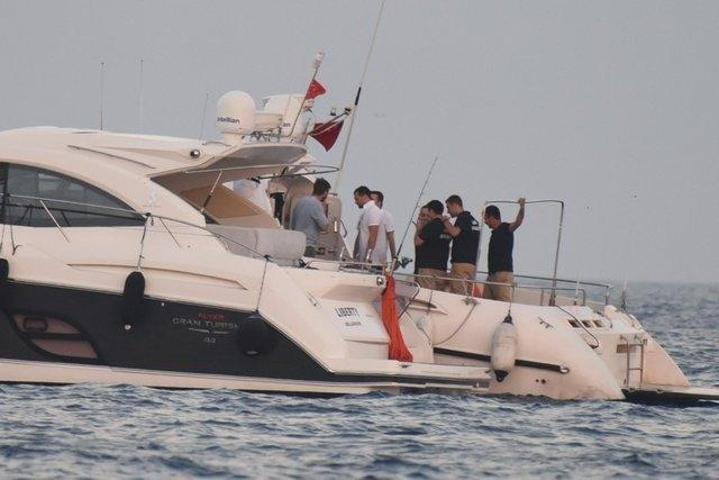 Kıvanç Tatlıtuğ ve Çağatay Ulusoy sahil güvenliği alarma geçirdi