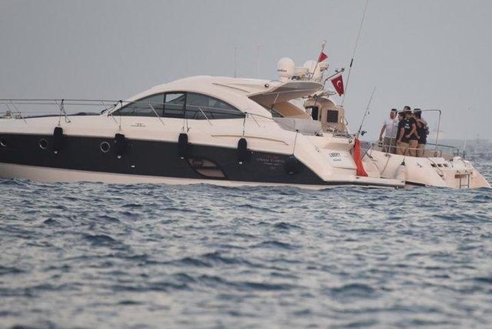 Kıvanç Tatlıtuğ ve Çağatay Ulusoy sahil güvenliği alarma geçirdi