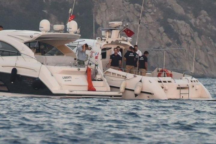 Kıvanç Tatlıtuğ ve Çağatay Ulusoy sahil güvenliği alarma geçirdi