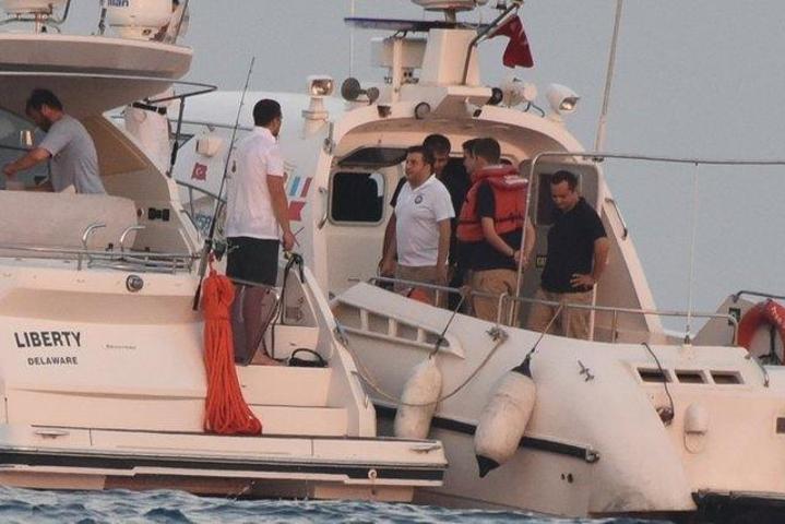 Kıvanç Tatlıtuğ ve Çağatay Ulusoy sahil güvenliği alarma geçirdi