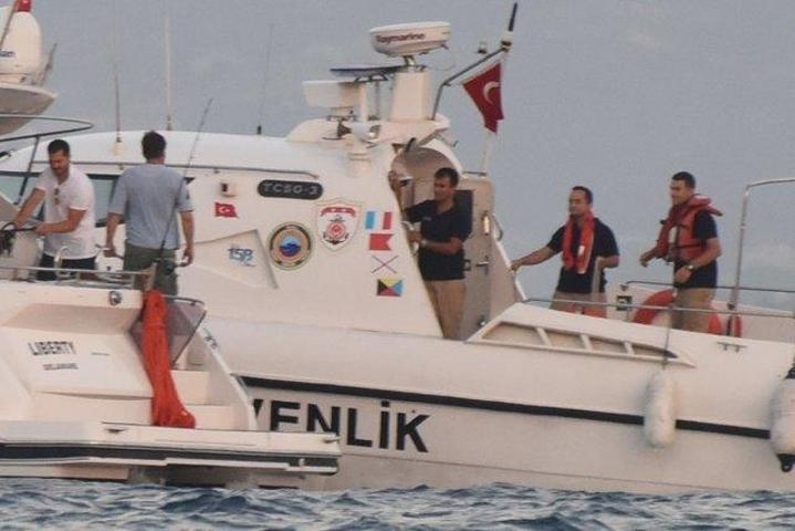 Kıvanç Tatlıtuğ ve Çağatay Ulusoy sahil güvenliği alarma geçirdi