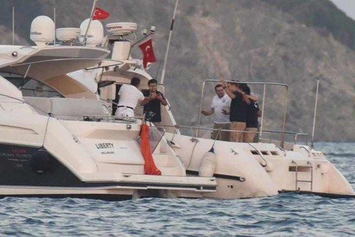Kıvanç Tatlıtuğ ve Çağatay Ulusoy sahil güvenliği alarma geçirdi