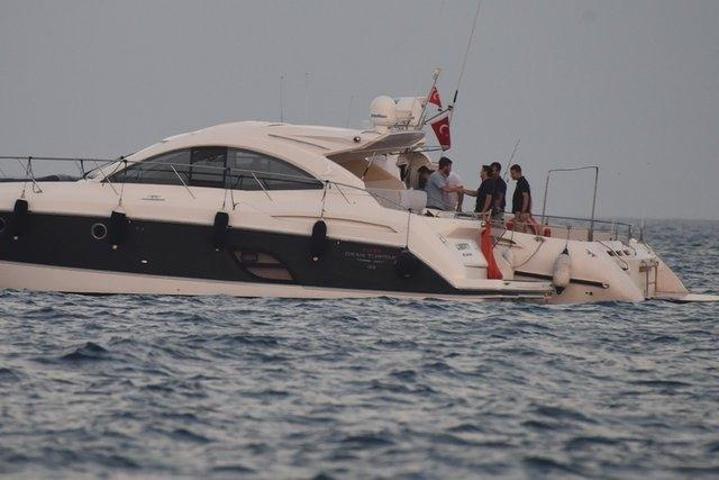 Kıvanç Tatlıtuğ ve Çağatay Ulusoy sahil güvenliği alarma geçirdi