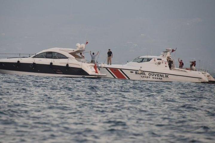 Kıvanç Tatlıtuğ ve Çağatay Ulusoy sahil güvenliği alarma geçirdi