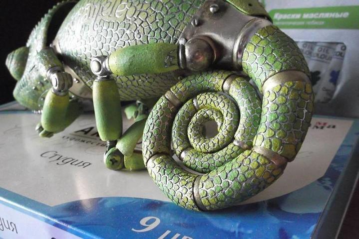 Önce hayvanları gözlemliyor, sonra sanat eseri yaratıyor