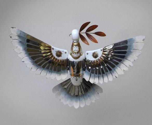 Önce hayvanları gözlemliyor, sonra sanat eseri yaratıyor
