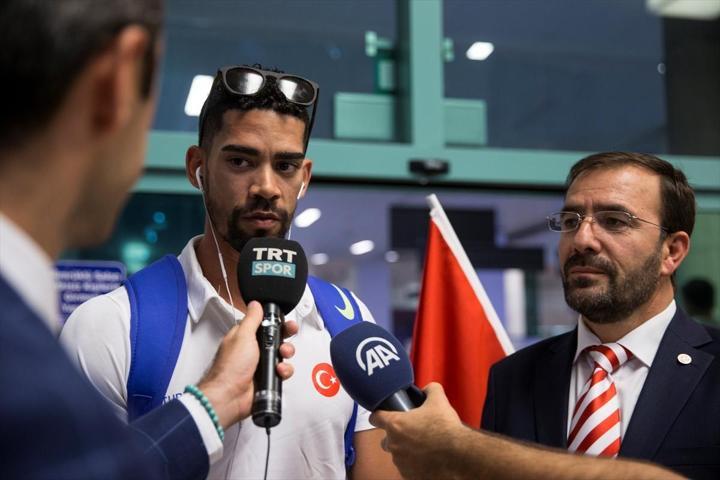 Milli atletler Guliyev ve Escobara coşkulu karşılama
