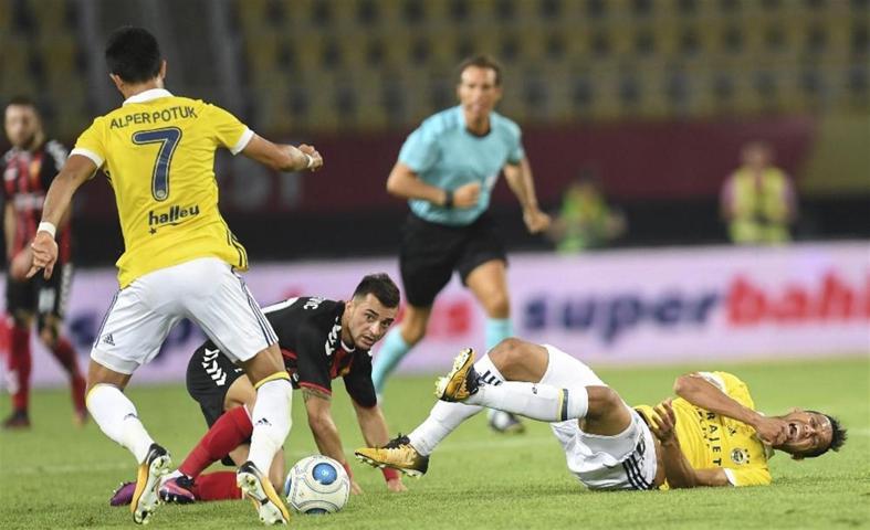 Fenerbahçenin Vardar mağlubiyeti köşelere böyle yansıdı