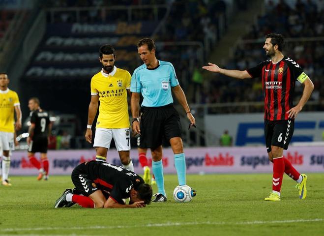 Fenerbahçenin Vardar mağlubiyeti köşelere böyle yansıdı