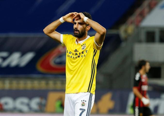 Fenerbahçenin Vardar mağlubiyeti köşelere böyle yansıdı