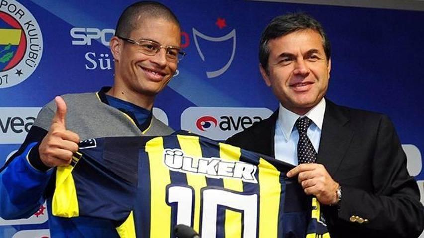 Alex de Souza yüzde 70 Türk çıktı: Uzaktan kumandayı streçle kaplıyor