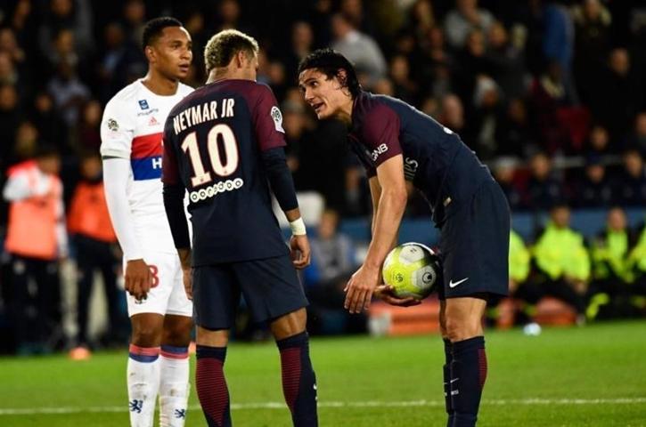PSGde herkes Cavaniyi dışladı