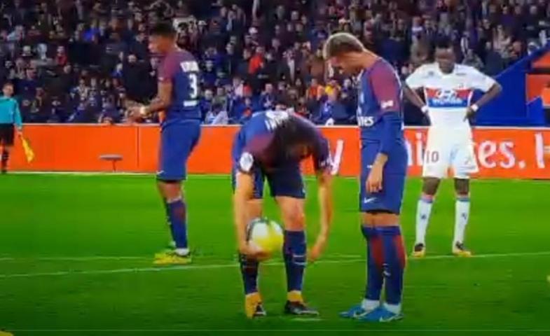 PSGde herkes Cavaniyi dışladı