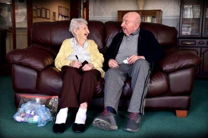 98 yaşındaki anne 80 yaşındaki oğluna bakmak için huzurevine yerleşti