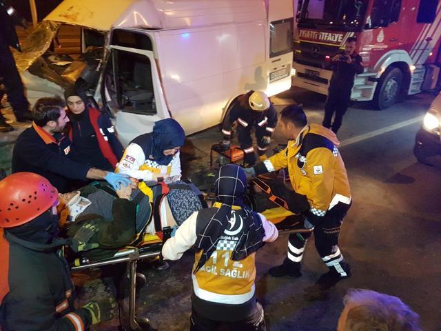 Avcılar TEMde feci kaza: Gişenin beton bariyerine çarptı