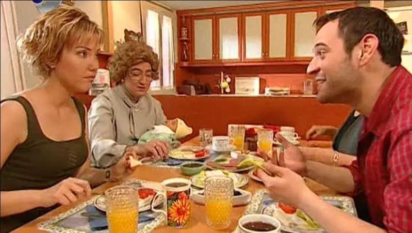 Yayınlandıkları dönemde milyonları ekran başına toplayan efsane yerli diziler