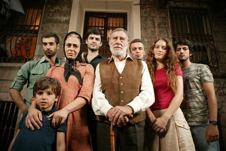 Yayınlandıkları dönemde milyonları ekran başına toplayan efsane yerli diziler