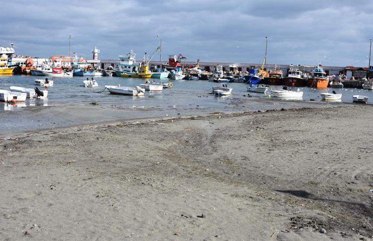 Tekirdağda deniz çekildi, tekneler karaya oturdu