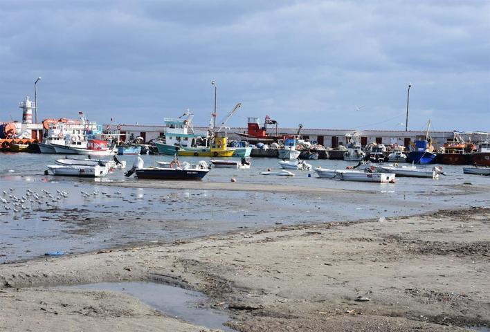 Tekirdağda deniz çekildi, tekneler karaya oturdu