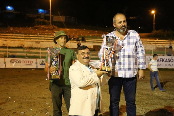 Şampiyon boğa lüks otomobil fiyatına satıldı