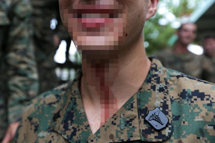Askeri tatbikatta kobra kanı içip doğada hayatta kalmayı öğrendiler