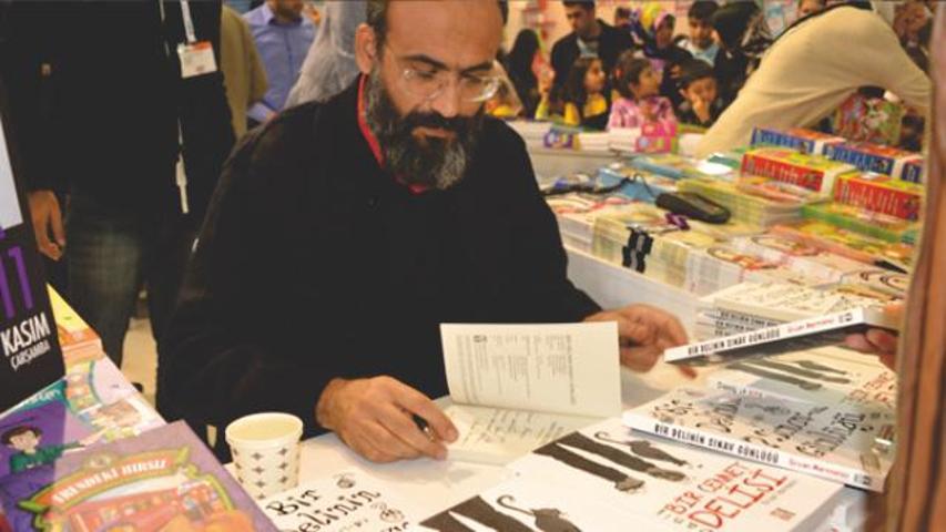 Eşofman mesajları tepki çeken öğretmen ihraç edildi