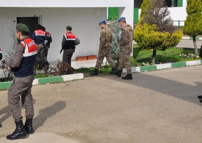 Jandarma Özel Harekat Çiftlik Bank önünde