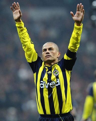 Alex de Souza yüzde 70 Türk çıktı: Uzaktan kumandayı streçle kaplıyor