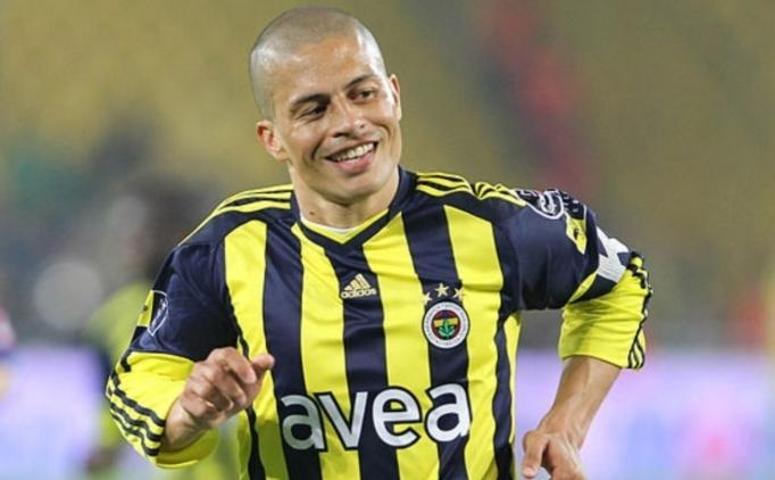 Alex de Souza yüzde 70 Türk çıktı: Uzaktan kumandayı streçle kaplıyor