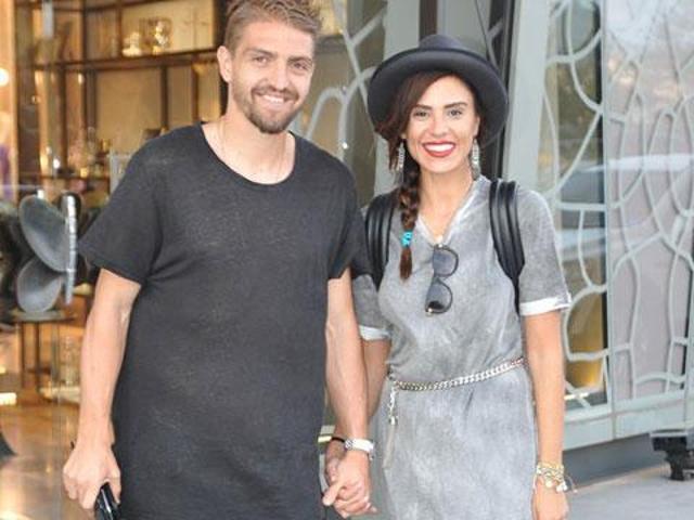 Caner Erkin ile Şükran Ovalı’nın bebeklerinin cinsiyeti belli oldu