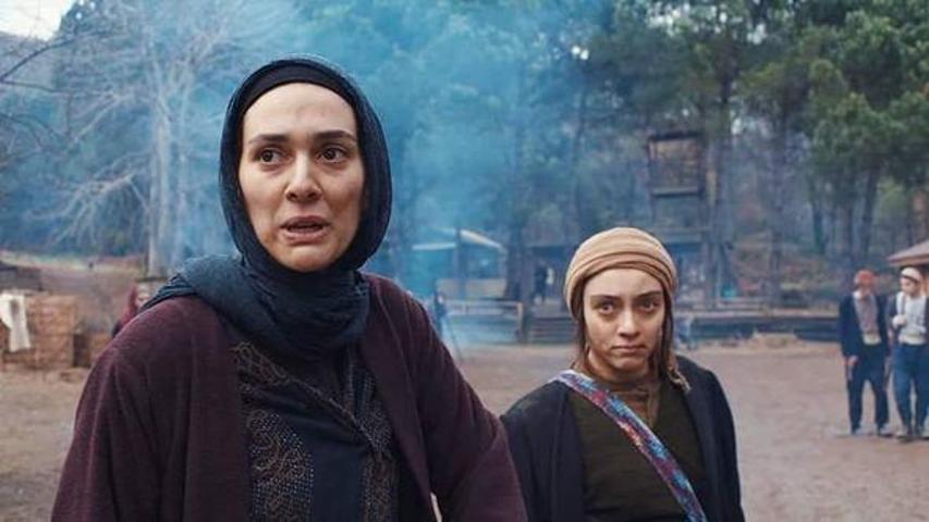 Merve Dizdar nişanlandı