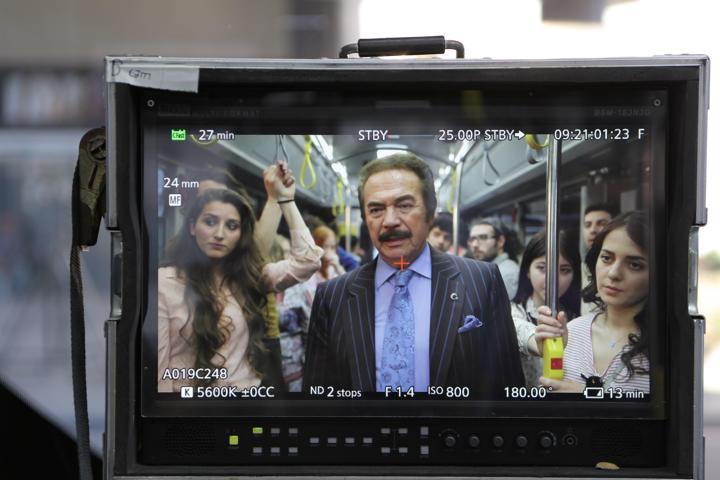 Gencebay reklam filminde oynadı sosyal medyada olay oldu