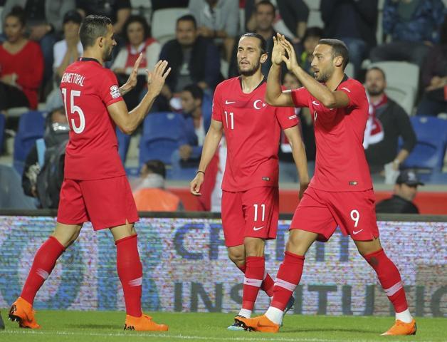 Cenk Tosun attı Türkiye kazandı