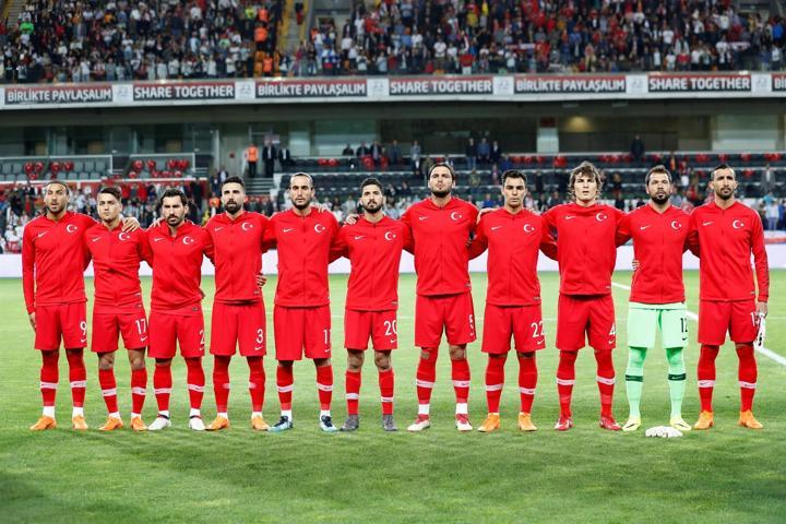 Cenk Tosun attı Türkiye kazandı